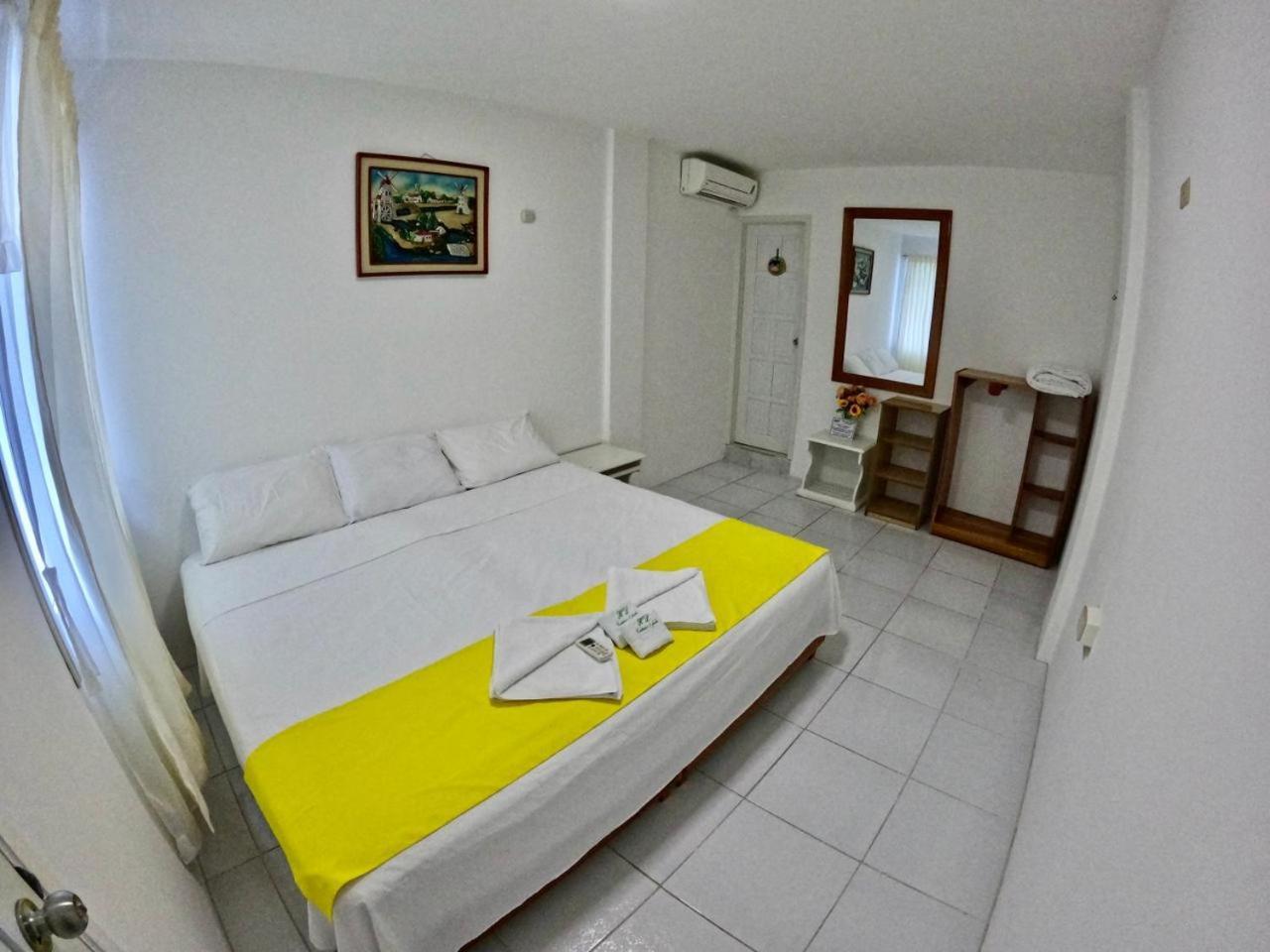 Galapagos Isabela Hotel Loja プエルト・ビジャミル エクステリア 写真