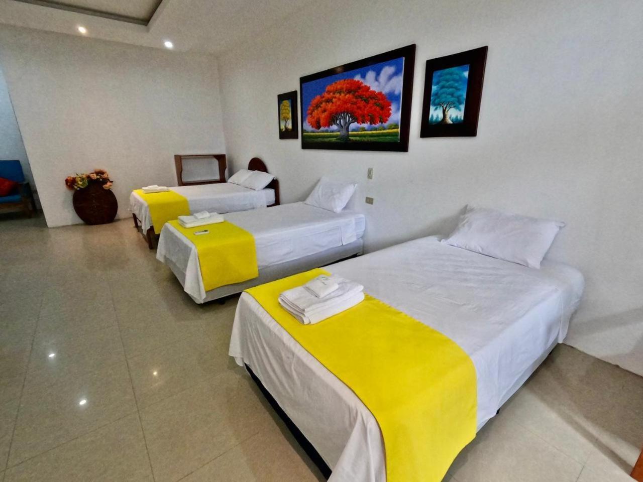 Galapagos Isabela Hotel Loja プエルト・ビジャミル エクステリア 写真