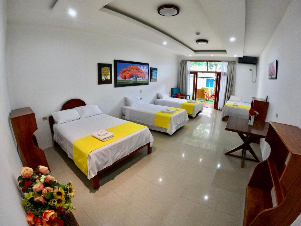 Galapagos Isabela Hotel Loja プエルト・ビジャミル エクステリア 写真