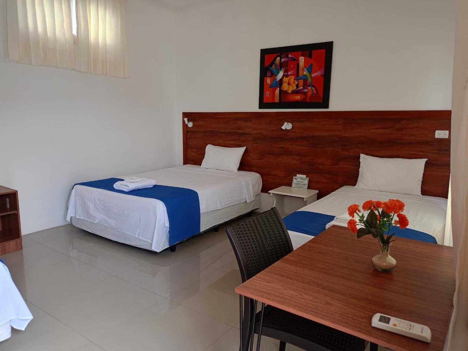 Galapagos Isabela Hotel Loja プエルト・ビジャミル エクステリア 写真
