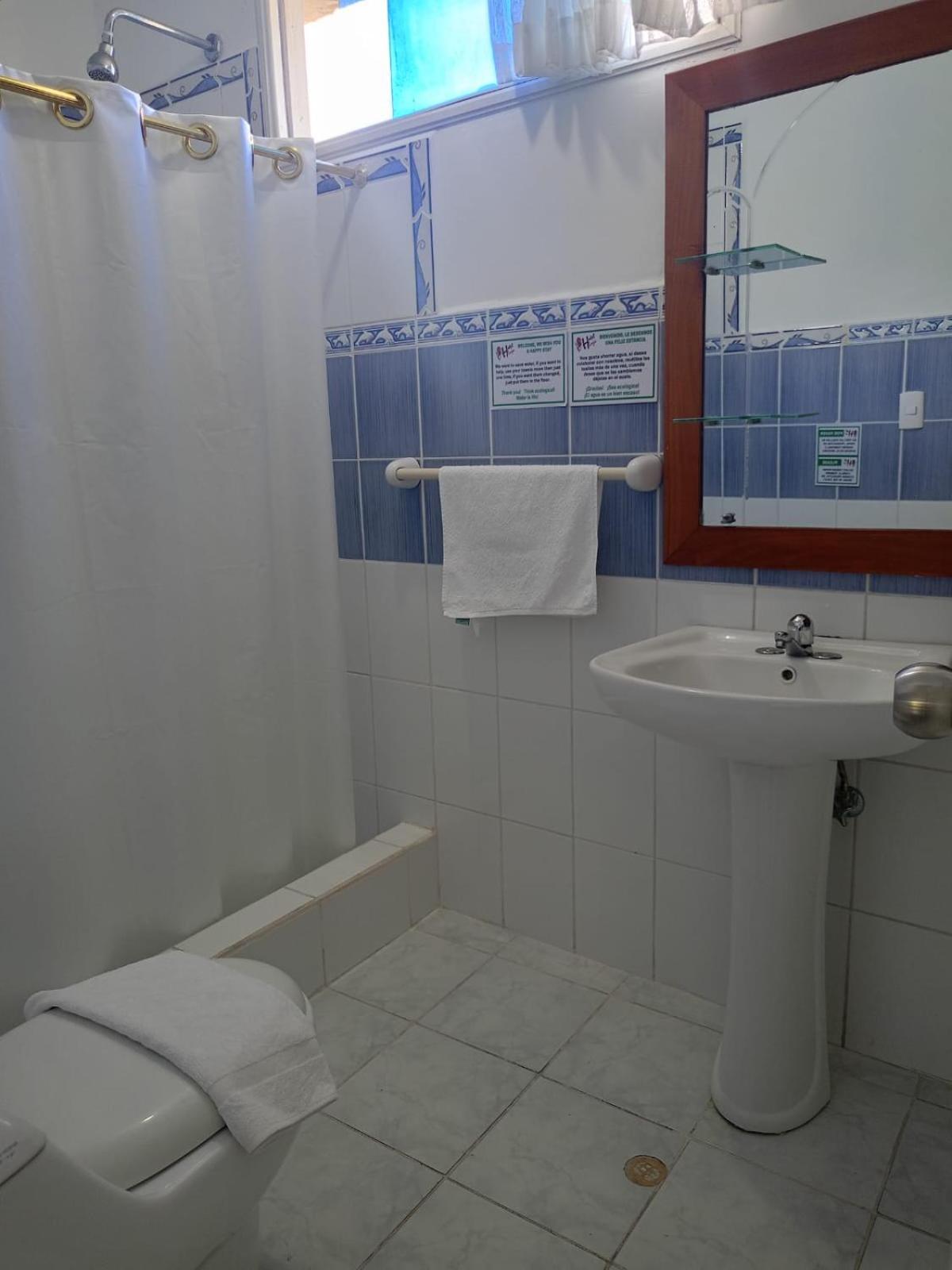 Galapagos Isabela Hotel Loja プエルト・ビジャミル エクステリア 写真