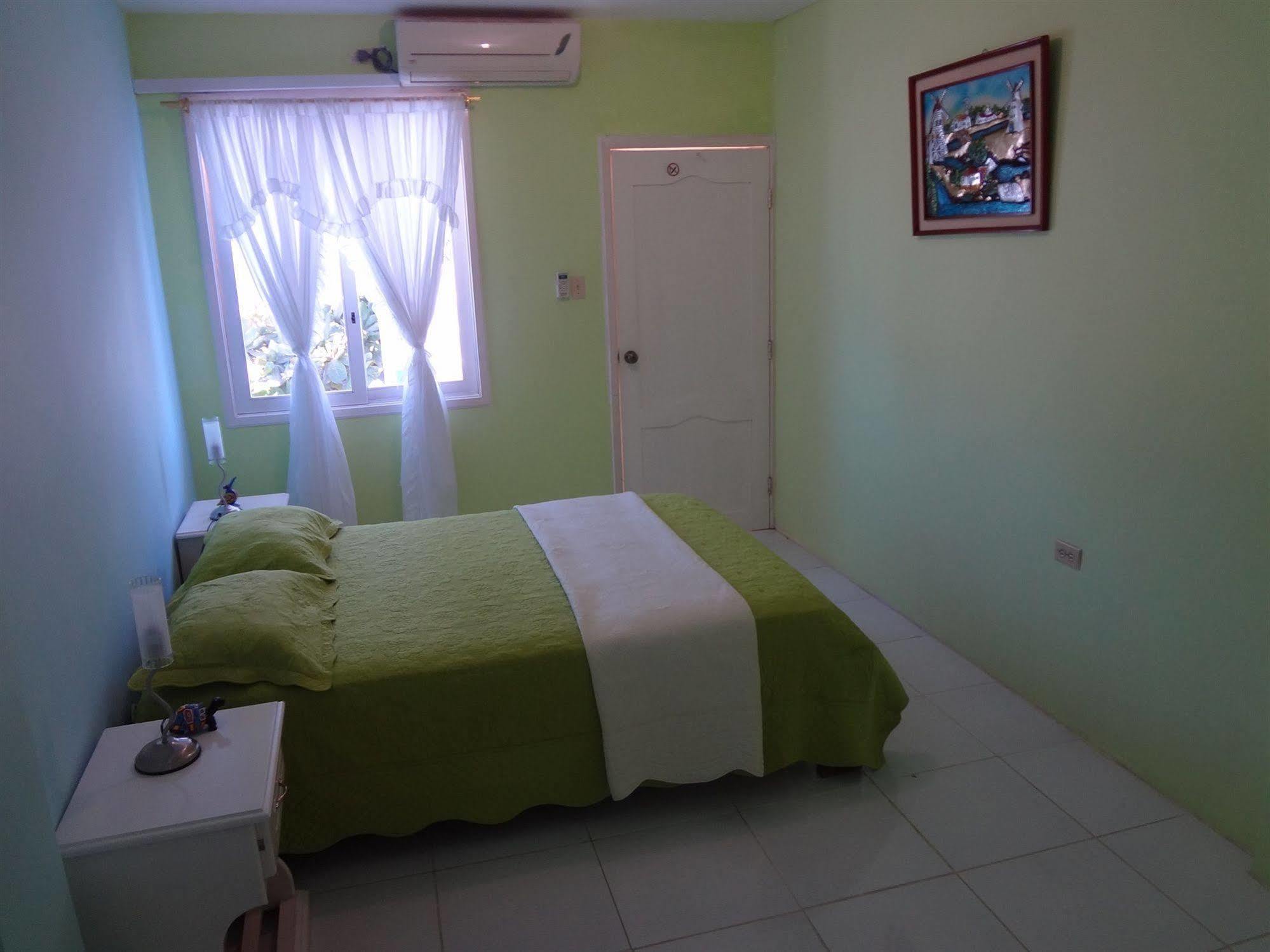 Galapagos Isabela Hotel Loja プエルト・ビジャミル エクステリア 写真